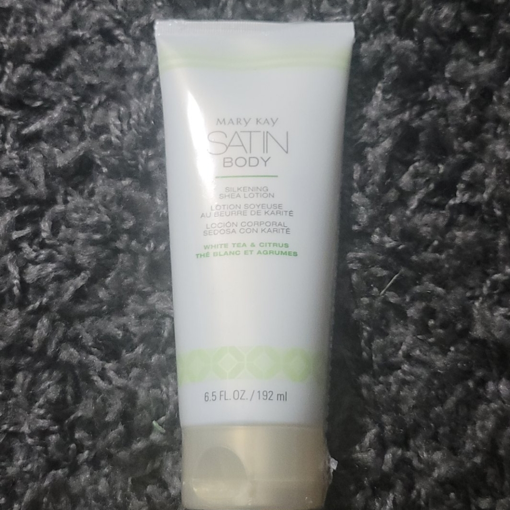 🧴Brand New White Tea & Citrus Satin Body Lotion🧴